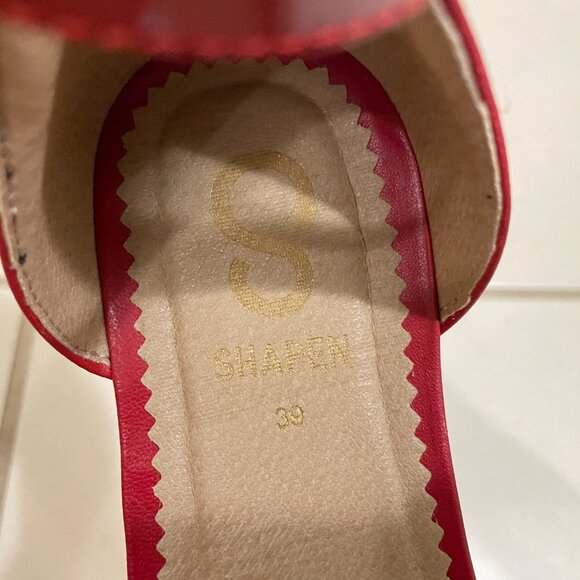 Shapen Poppy in red, size 39W - Picture 6 of 6